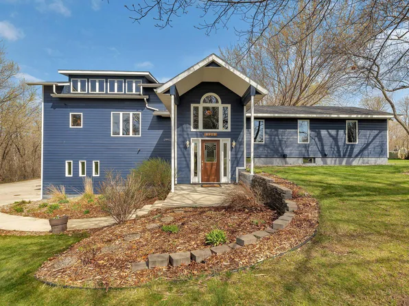 8918 Crestview Dr, Saint Joseph, MN 56374