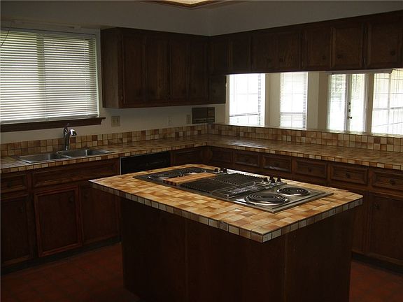 4th image of 56 Country Oaks Dr