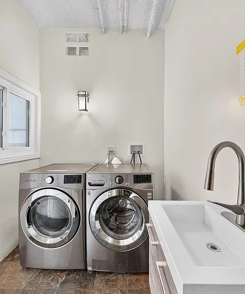 1619 Colby Ave #4 — Photo 30