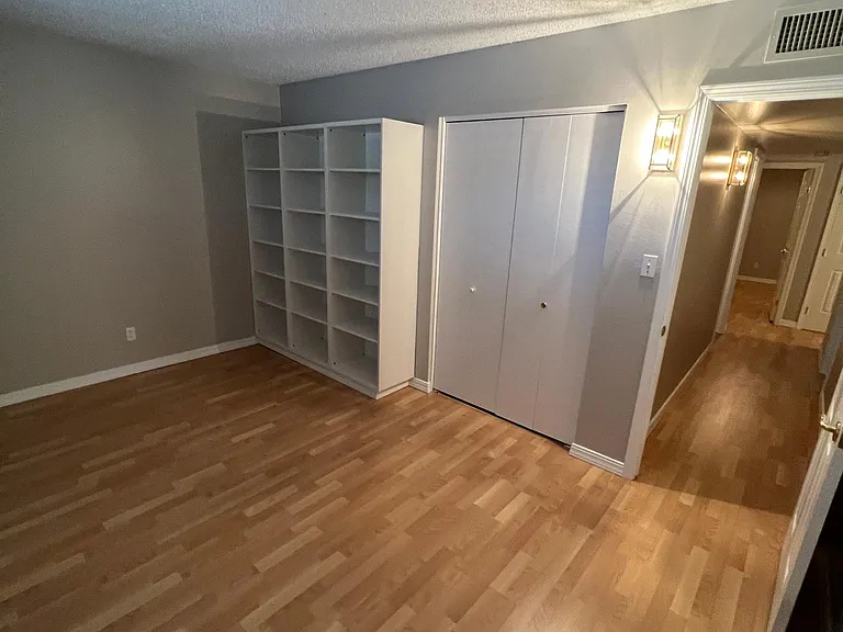 1068 E Fairmont Dr — Photo 5