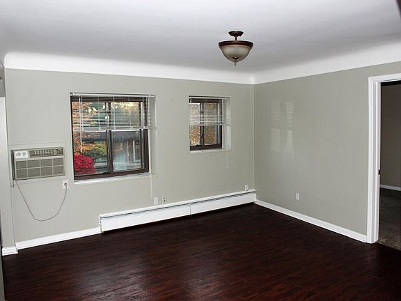 5th image of 207 Dewey St