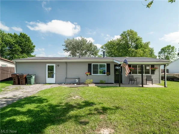 12127 National Dr, Grafton, OH 44044