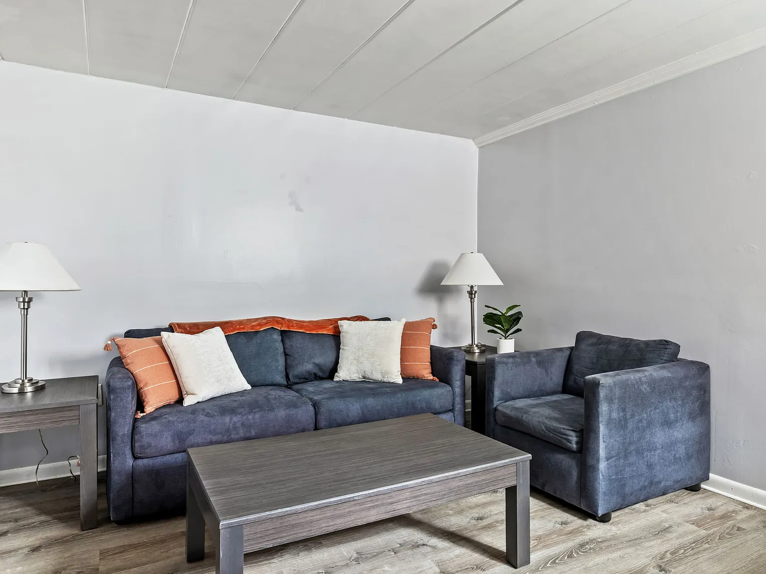 Mary Ann Apartments — Photo 4