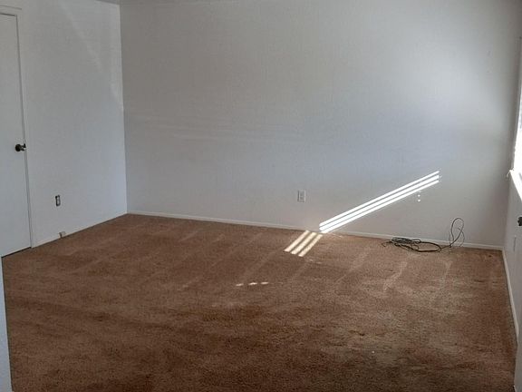 5th image of 2325 Hillcrest Ln