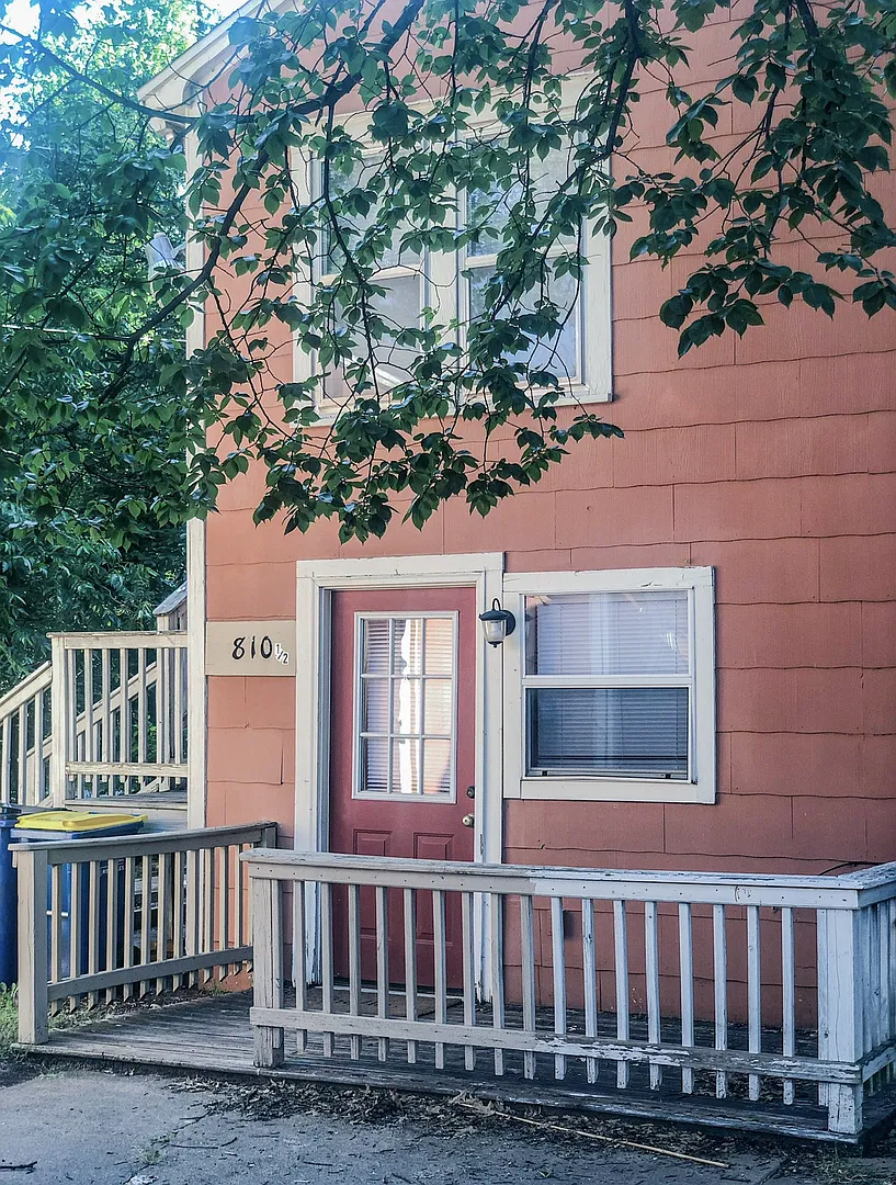 72.7 - 810 1/2 S. Washington — Photo 1