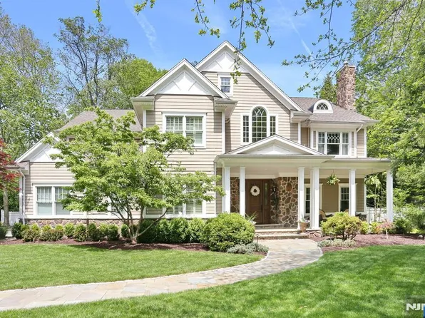 7 Newton Pl, Allendale, NJ 07401