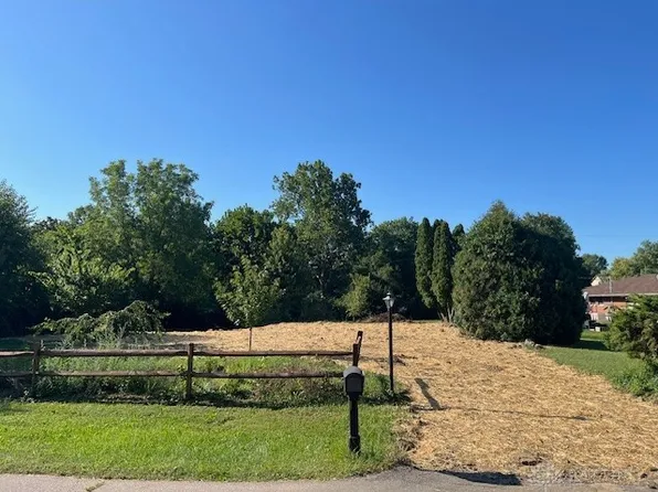 2873 Cove Cir, Dayton, OH 45431