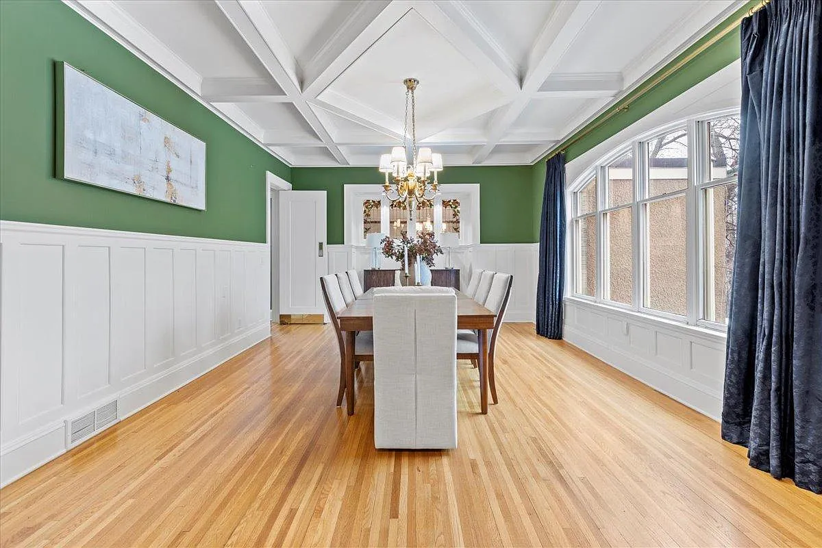 4 bed, 7.0 bath, 7146 sqft, $10,500 — Photo 3