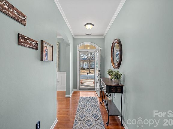 4th image of 135 Rainberry Dr
