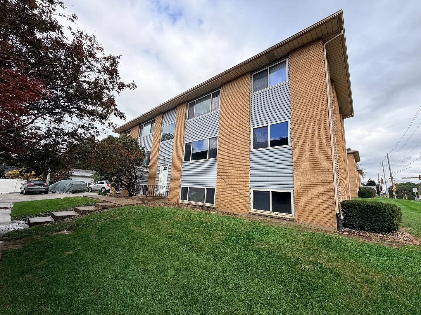 Knoll Crest - BLDG 3 — Photo 1
