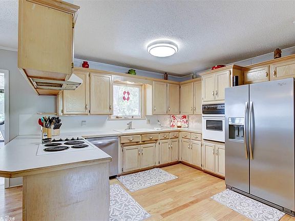 5th image of 106 Douglas Dr