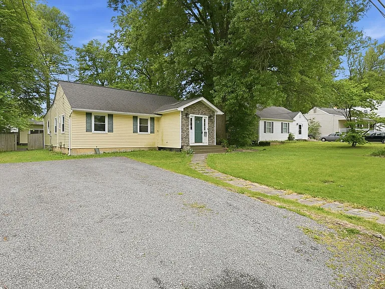 7605 Fisher Dr — Photo 2