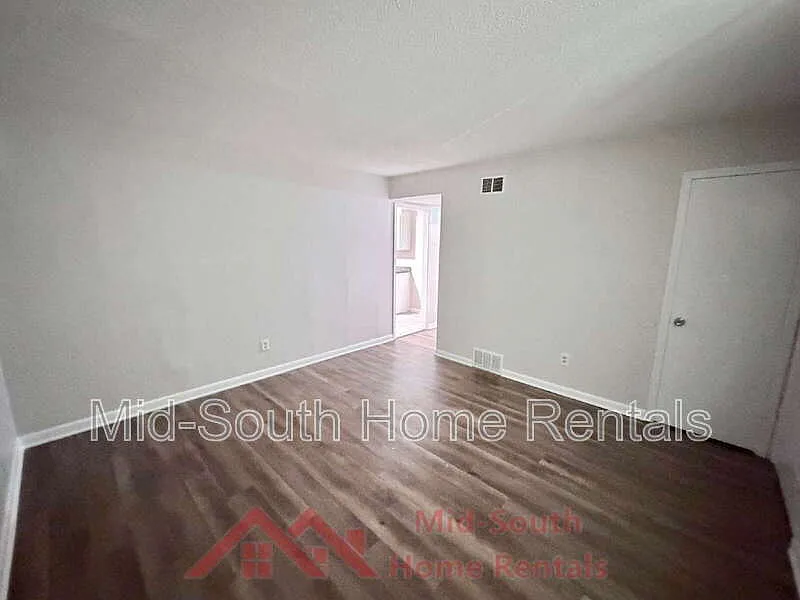 3 bed, 1.5 bath, 1154 sqft, $950 — Photo 3