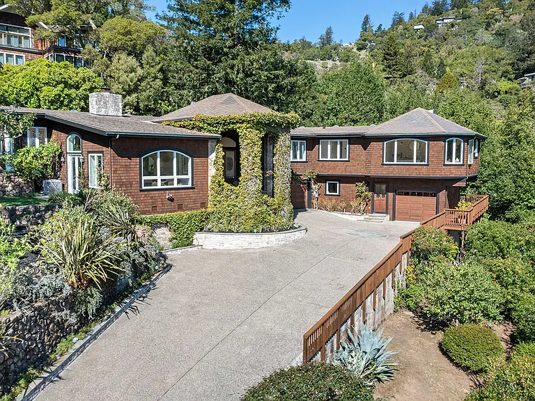33 Acorn Way — Photo 1