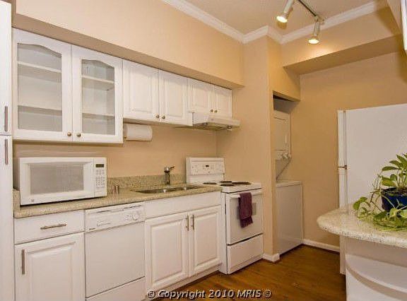 5th image of 1211 S Eads St APT 1207