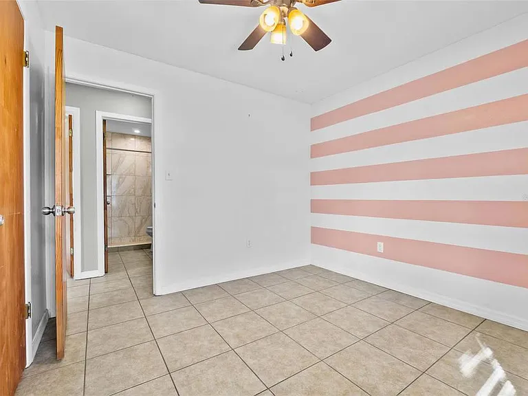 122 Gordon Dr — Photo 7