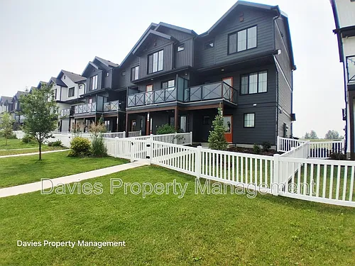 32 Jensen Gate Photo 1