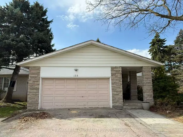 135 Royal Orchard Blvd, Markham, ON L3T 3E1