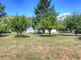2200 Hamilton Ln, Grants Pass, OR 97527