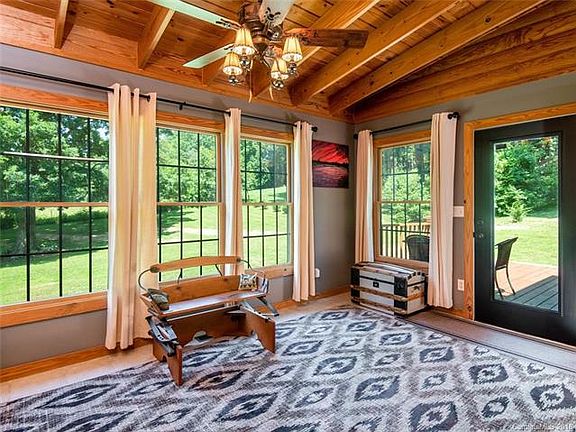 5th image of 181 Oak Meadow Ln