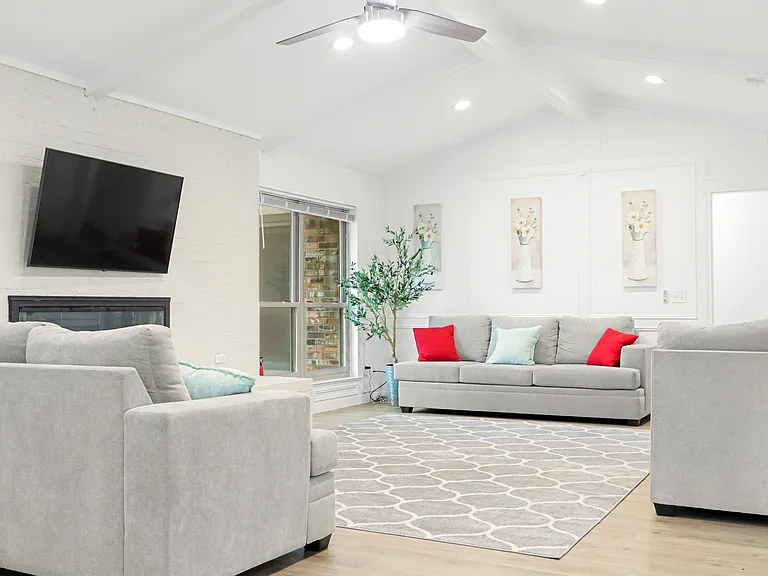 5101 E Parker Rd — Photo 3