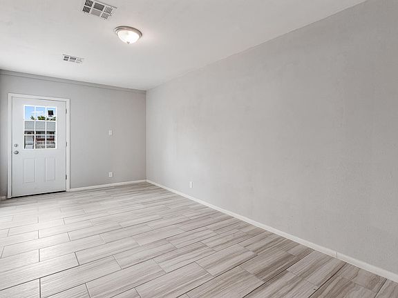 4th image of 10153 Singapore Ave