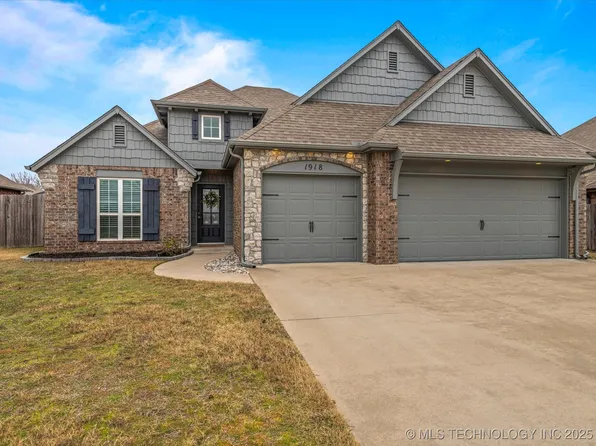 1918 Roman St, Bartlesville, OK 74006