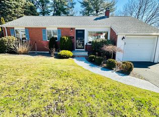 40 Augustus Rd, Waltham, MA 02452