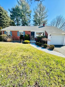40 Augustus Rd, Waltham, MA, 02452