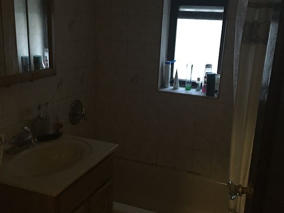 5th image of 4746 44th St APT 1R