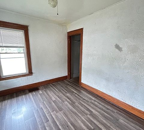 2nd image of 2325 Davenport Ave