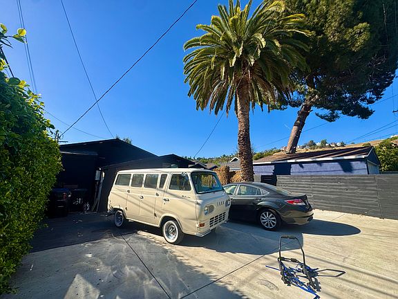 5th image of 3316 Merced St #1