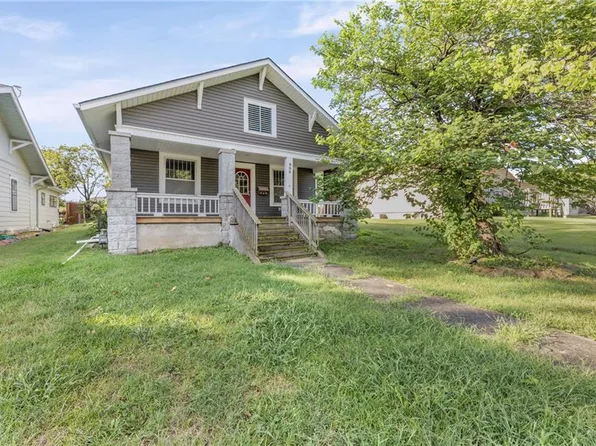 905 Main St, Osawatomie, KS 66064