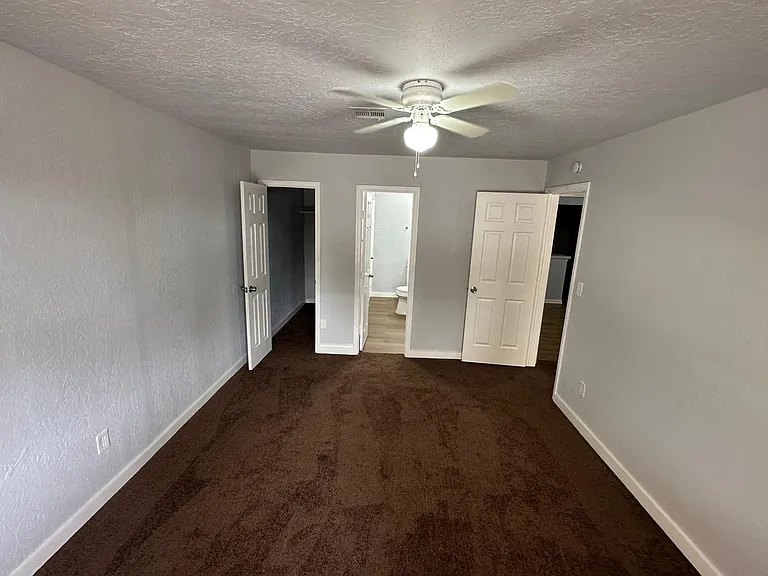 4313 NW Hoover Ave — Photo 15