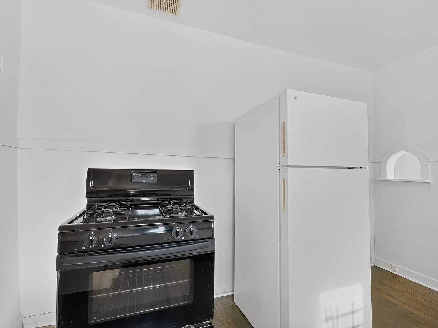 2 bed, 714 sqft, $1,750 — Photo 3