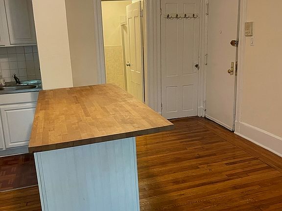 4th image of 121 Henry St #1R
