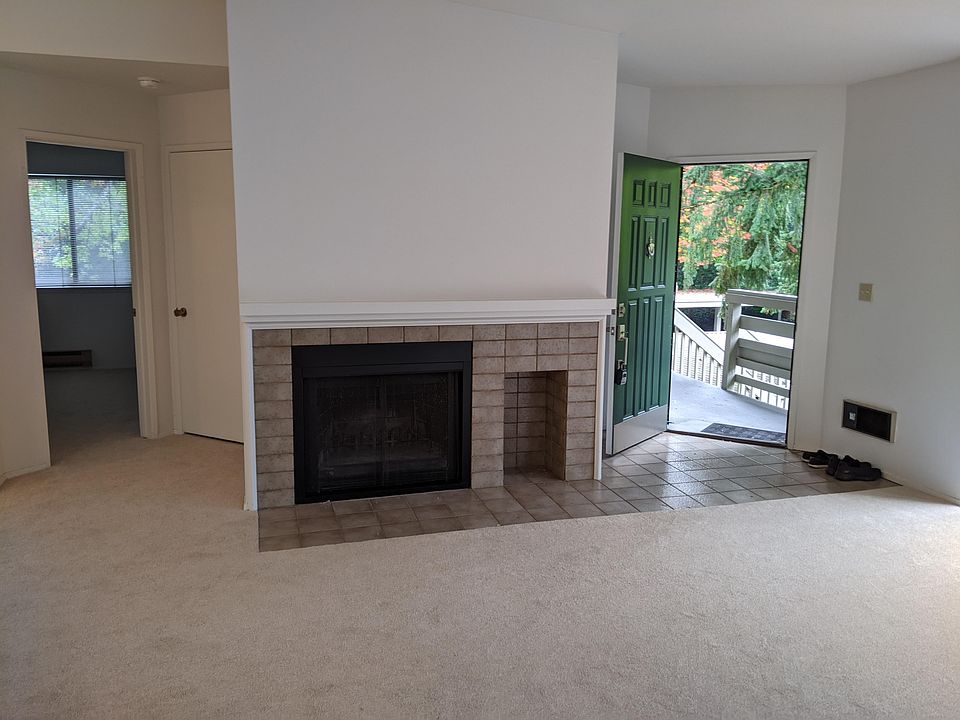 1st image of 1392 Bellevue Way NE APT 8