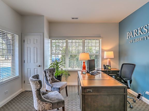 3rd image of 637 Parkside Ct