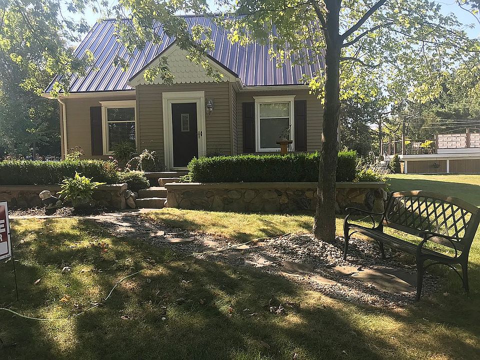 1st image of 3 Park Dr