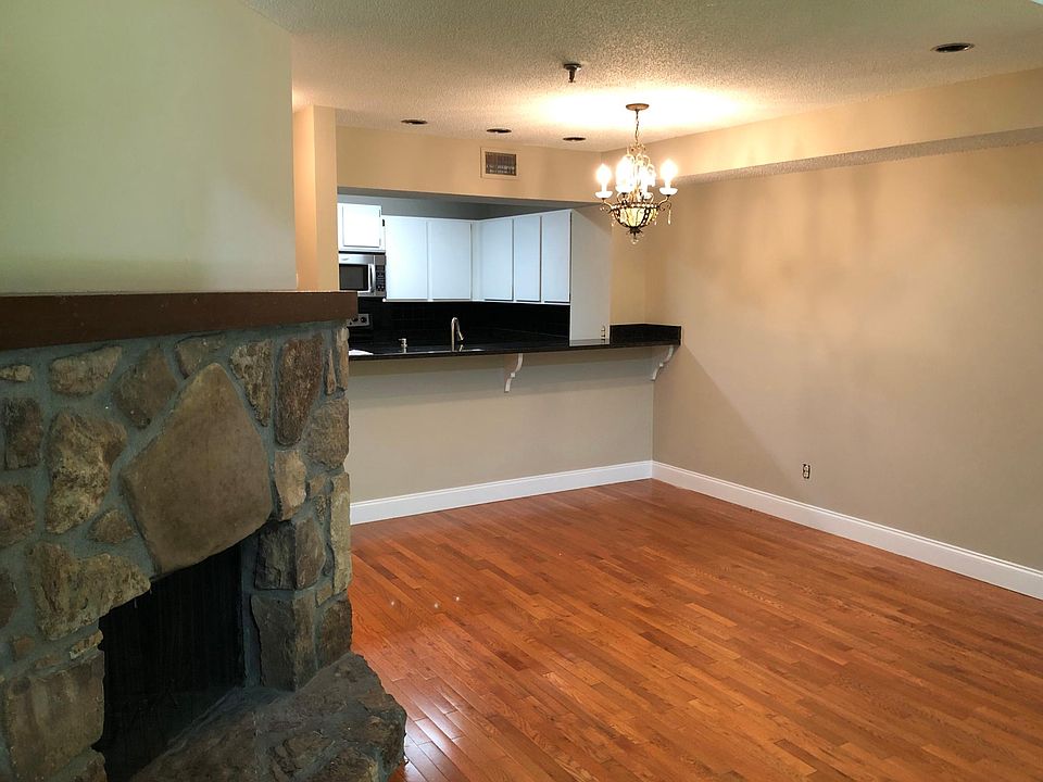 1st image of 115 Beechnut St #F4