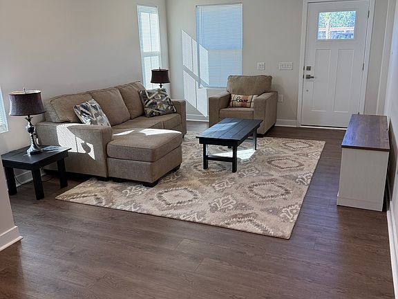 3rd image of 3111 Edgehill Dr