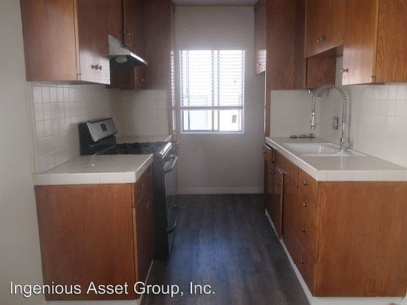 4th image of 748 N Hudson Ave #8250693