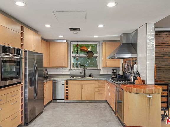 4th image of 411 N Venice Blvd #2