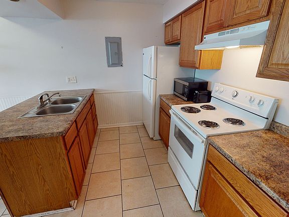 3rd image of 319 E Hillsdale St APT 4