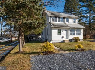 607 W Lawn Ave, West Lawn, PA 19609