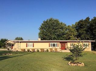 201 Woodcliffe Dr, Oswego, KS 67356