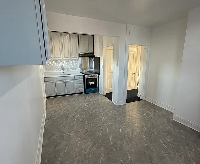 1900 Madison Ave #3 — Photo 1
