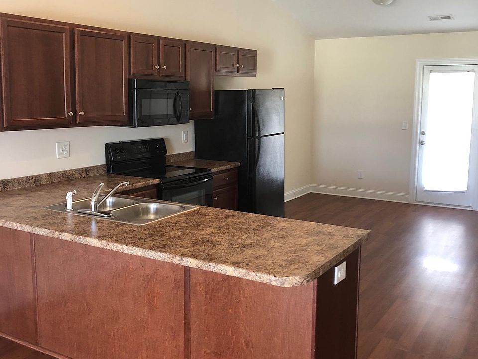 2nd image of 1413 Chestnut Ridge Ct #B