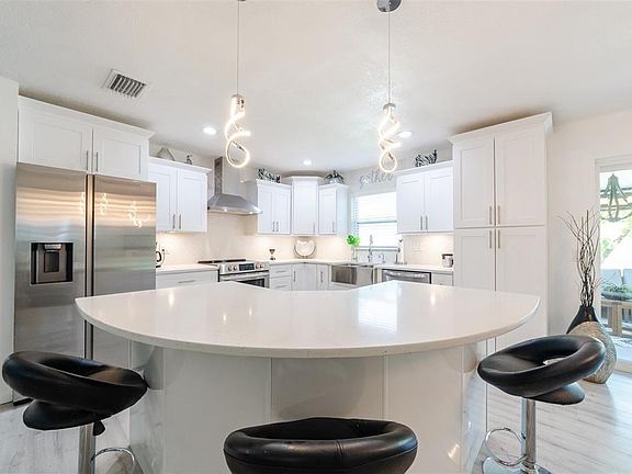 2nd image of 1559 Sandalwood Dr