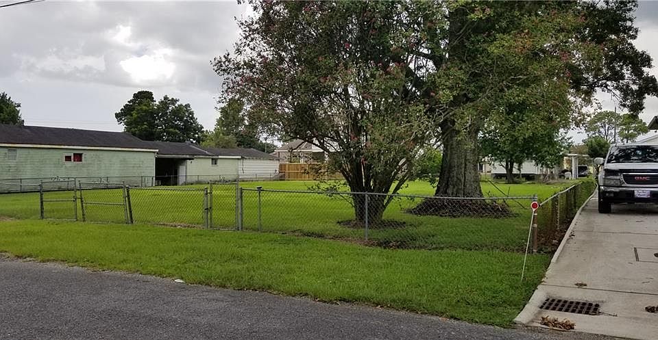 2nd image of 724 2nd Ave